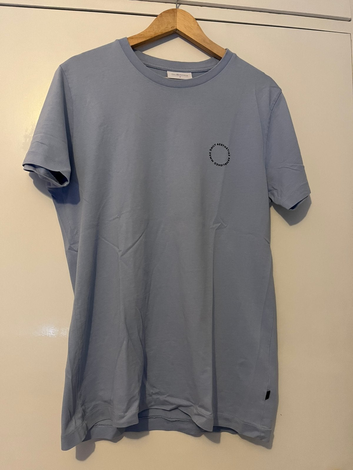 Daily Aesthetikz t-shirt, Ophalen of Verzenden, Zo goed als nieuw, Maat 48/50 (M), Blauw