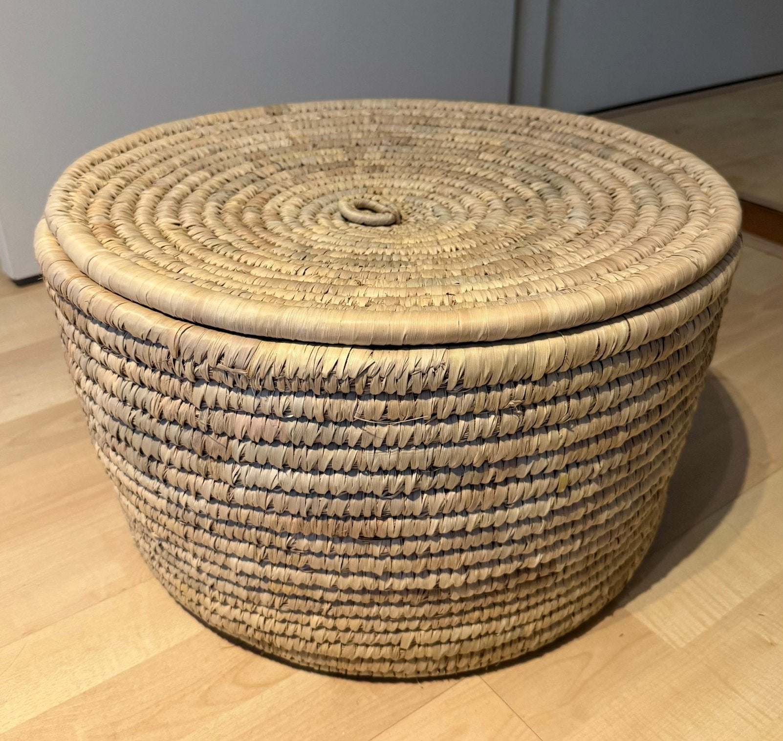 H&M Home - Ronde opbergmand van riet met deksel, Ophalen, Mand, Rond, Zo goed als nieuw