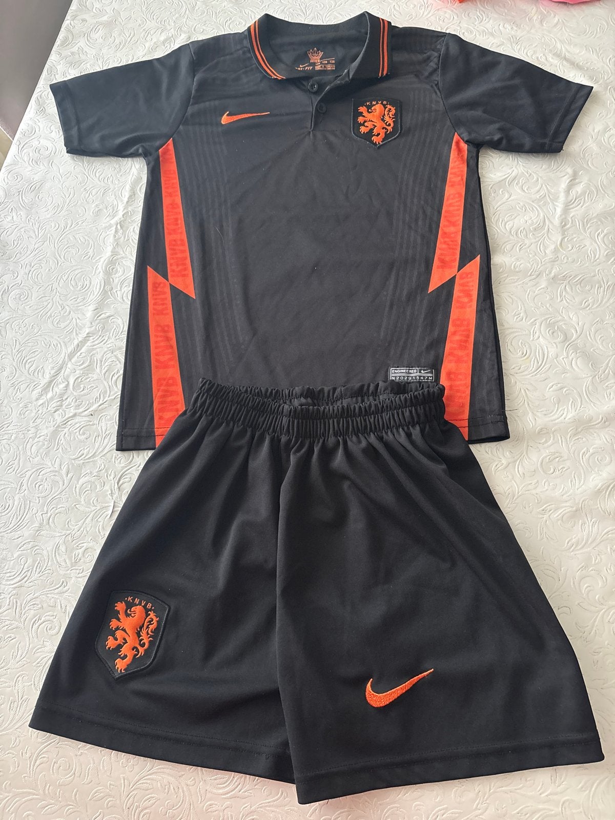Oranje voetbaltenue maat 128 (shirt en broekje), Kinderen en Baby's, Kinderkleding | Maat 128, Ophalen of Verzenden, Zo goed als nieuw