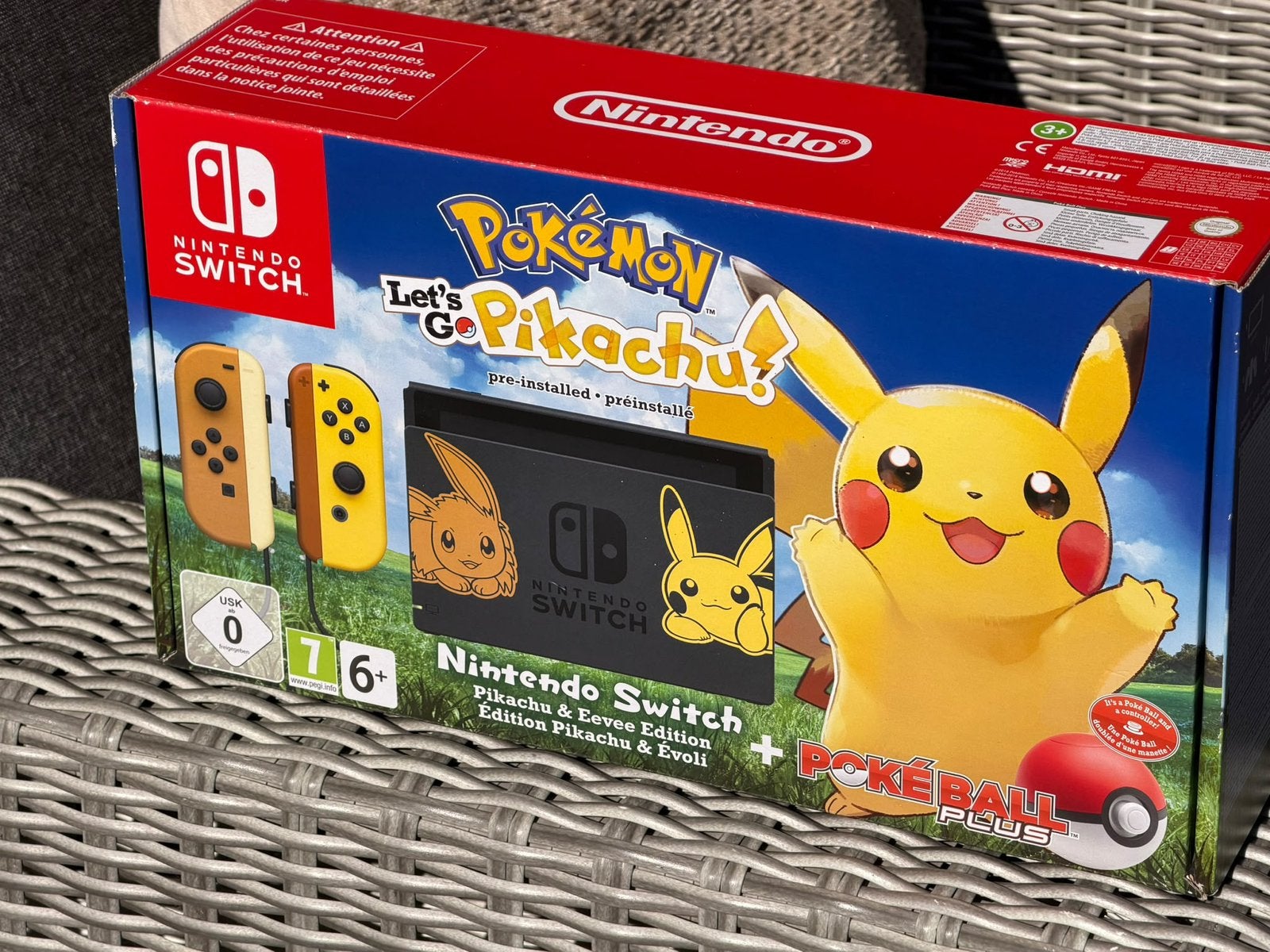 Nintendo Switch Pikachu & Eevee Edition, Ophalen of Verzenden, Zo goed als nieuw, Switch Original