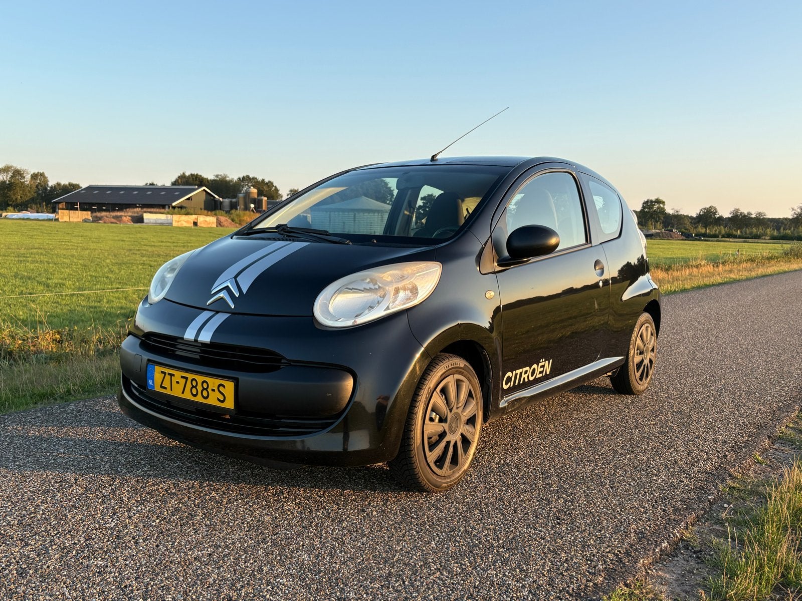Citroën Citroen 2008 Zwart, Stof, 4 stoelen, C1, Handgeschakeld