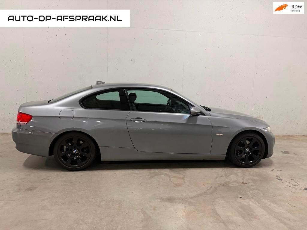BMW 3-serie Coupé 320i High Executive Leer Navi Cruise Clim, Achterwielaandrijving, 4 cilinders, 4 stoelen, Handgeschakeld
