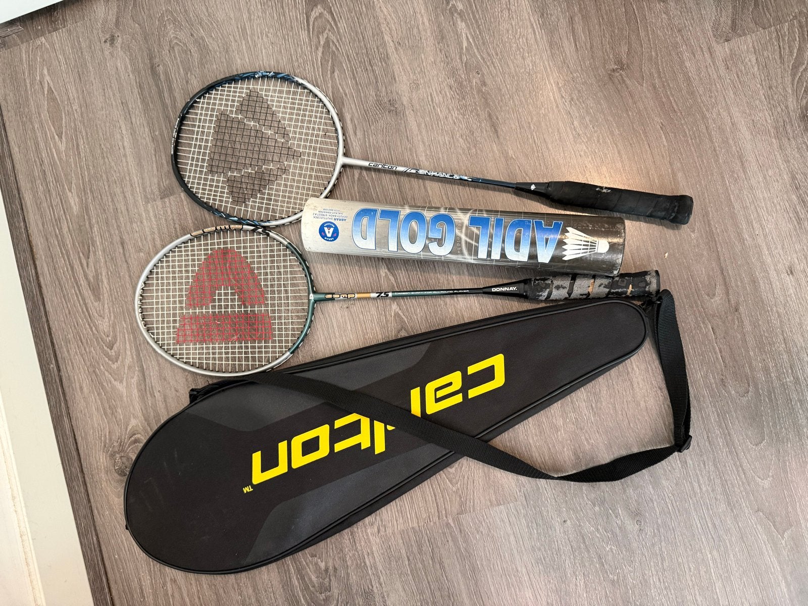 2 Badmintonrackets (Carlton & Donnay)+ Shuttles Beginnersset, Ophalen, Gebruikt, Racket(s)