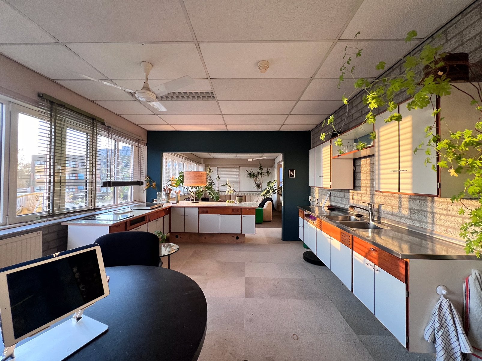 Vintage jaren 60 keuken. Ontworpen door Kho Liang Ie., Huis en Inrichting, Ophalen of Verzenden, Wit, Enkelwandige keuken