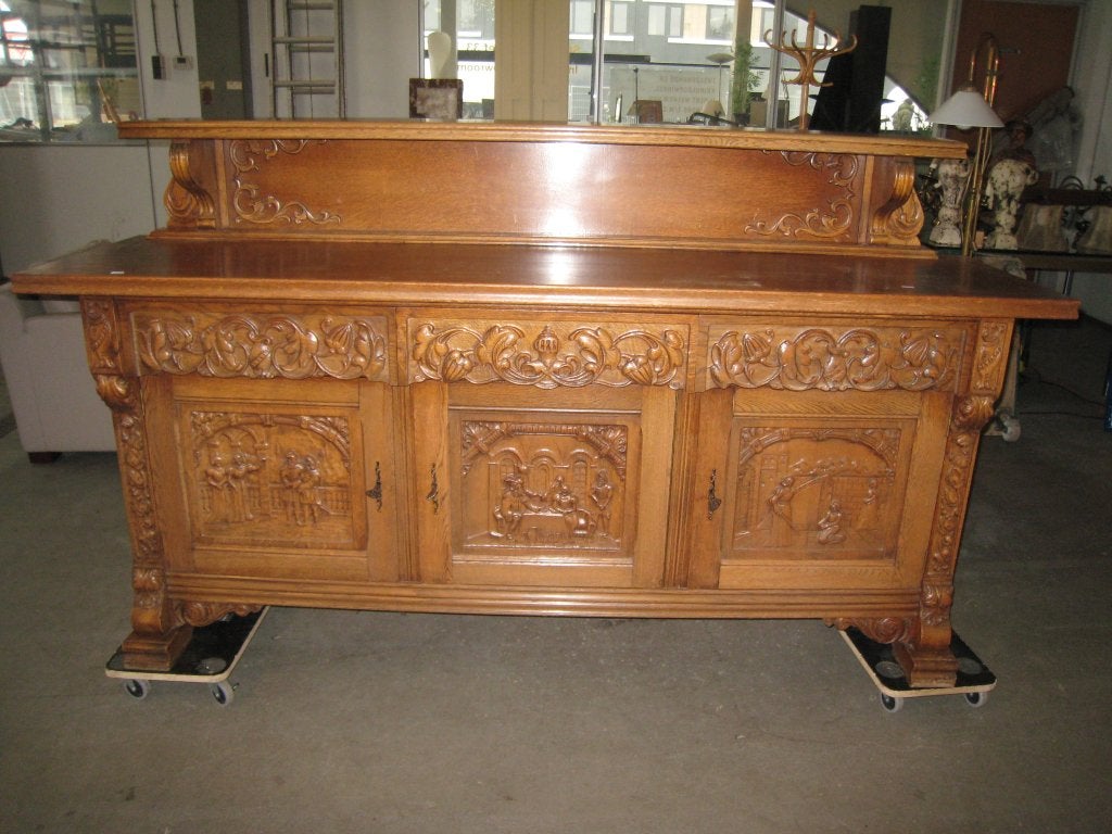 Antiek gestoken eiken dressoir met opstand