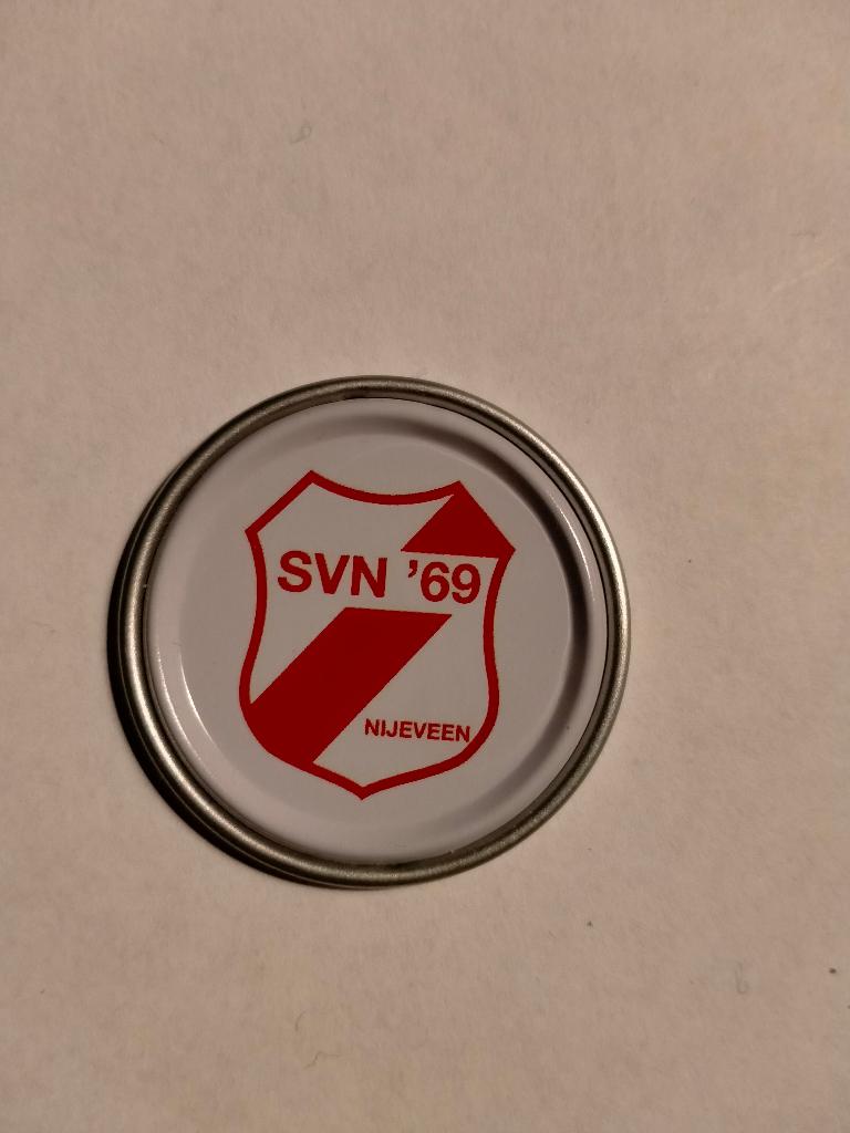 SVN69 SVN'69 Nijeveen amateur cluppie Plus munt, Ophalen of Verzenden, Gebruikt, Overige binnenlandse clubs, Overige typen