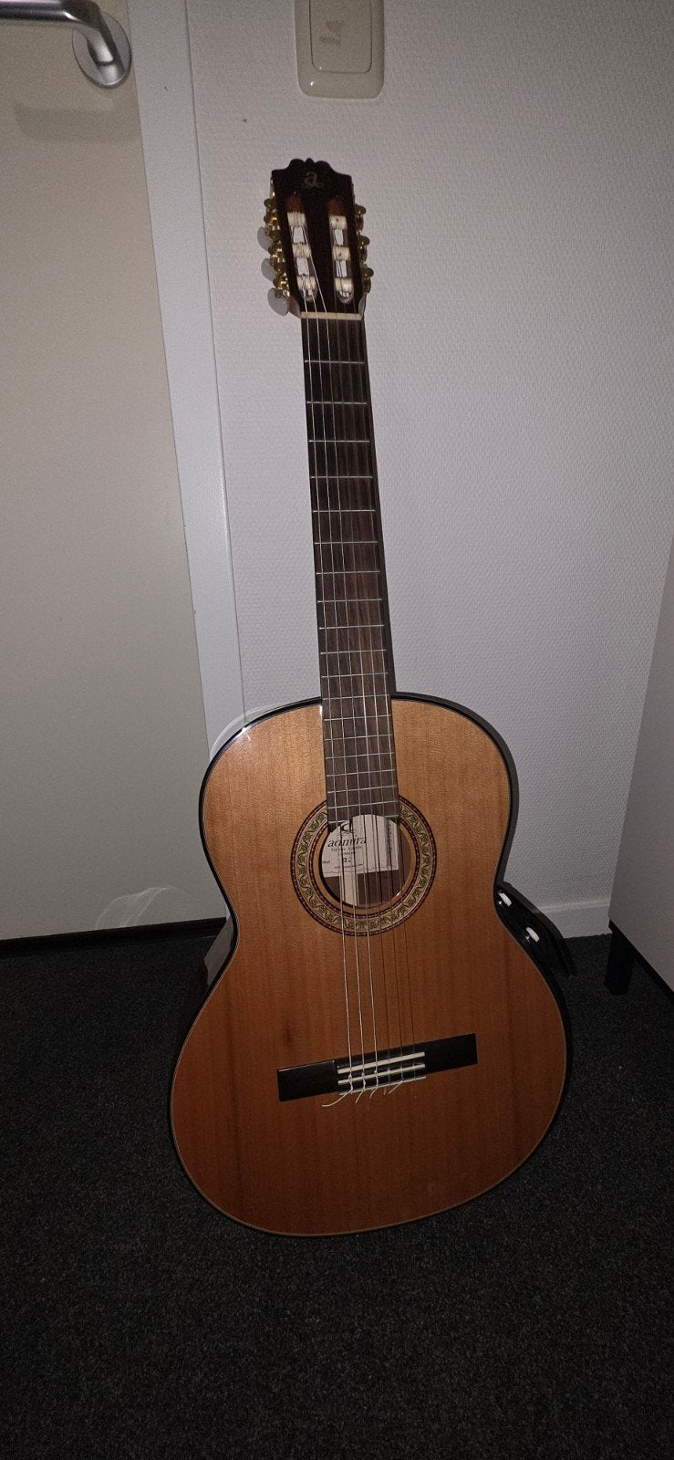Klassieke gitaar Admira A2 met Koffer Gator, Muziek en Instrumenten, Ophalen of Verzenden, Zo goed als nieuw, Klassieke of Spaanse gitaar