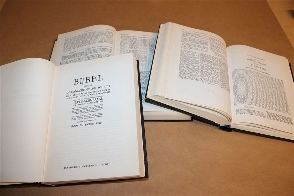 Statenbijbel 3 Delen — met Kanttekeningen, Herdruk 1980, Antiek en Kunst, Antiek | Boeken en Bijbels, Ophalen of Verzenden