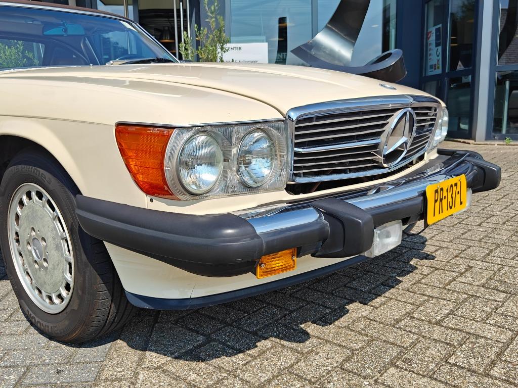 Mercedes-Benz 560 SL Cabrio, foto 2