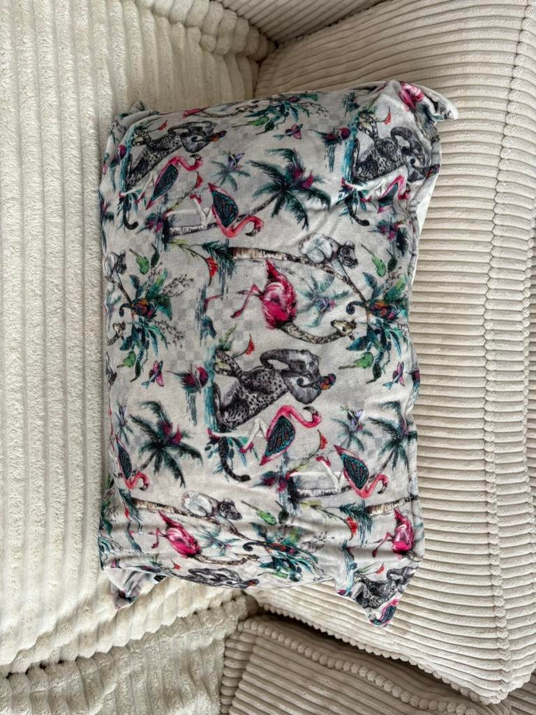 Vrolijk kussen 🦩, Huis en Inrichting, Woonaccessoires | Kussens, Ophalen of Verzenden, Nieuw, Vierkant