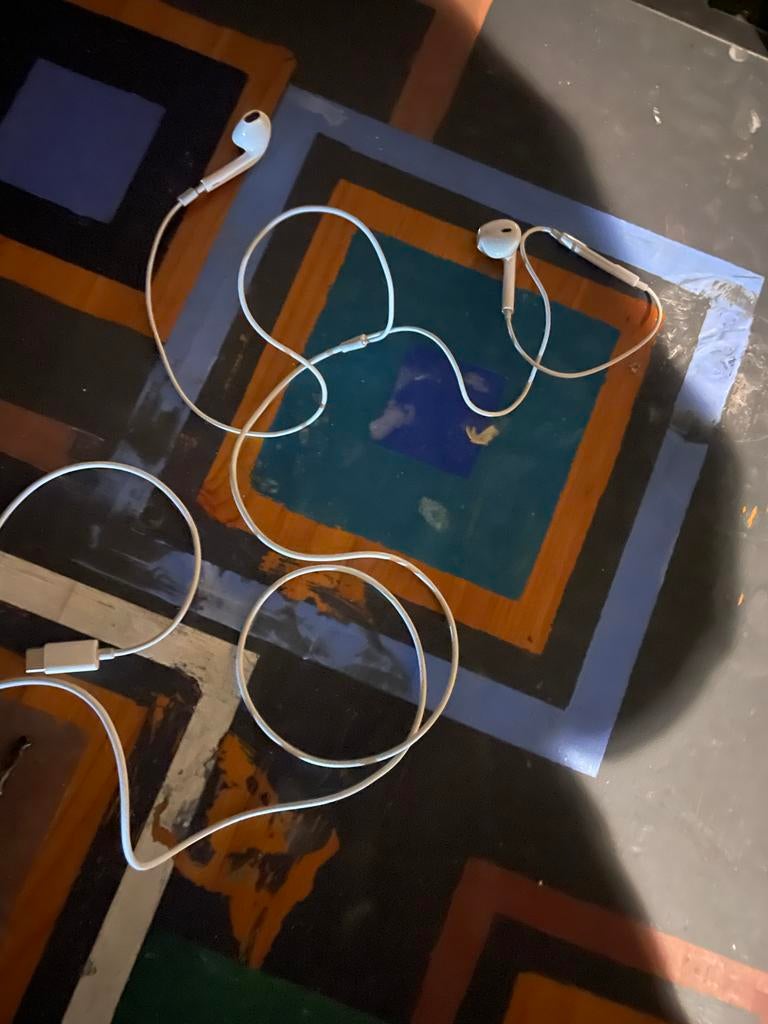 AirPods met draad - Nieuwstaat!, Verzenden, Zo goed als nieuw, Over oor (circumaural), Overige merken