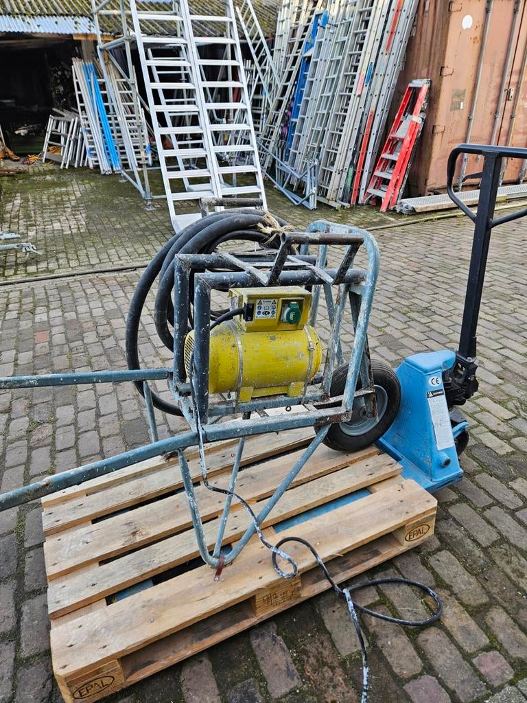 Lievers hoogfrequent trilnaald met omvormer op kruiwagen, Ophalen, Gebruikt, ., .