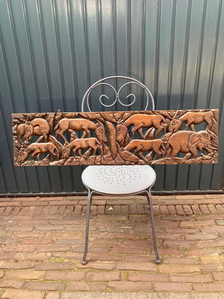 Afrikaans Houtsnijwerk, Ophalen