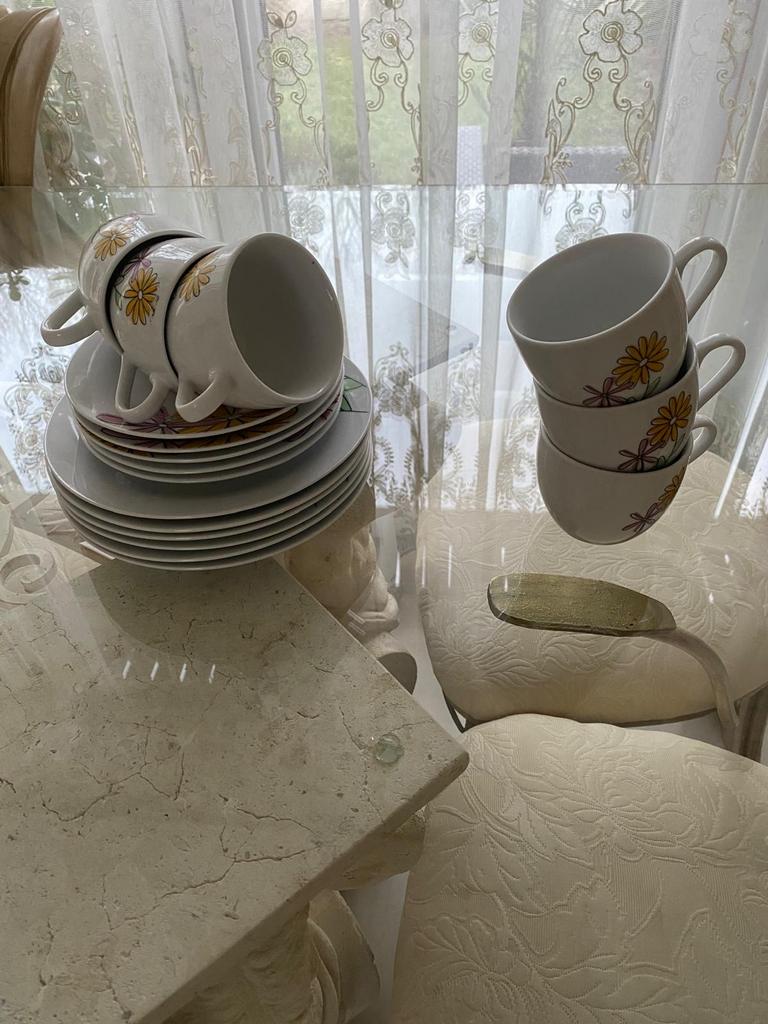 Mooi servies met bloemmotief, Huis en Inrichting, Keuken | Servies, Ophalen of Verzenden, Zo goed als nieuw, Overige stijlen, Porselein