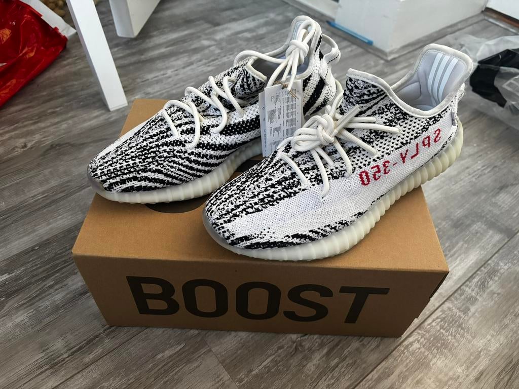 Yeezy 350 V2 zebra 44 2/3, Ophalen, Nieuw, Overige kleuren