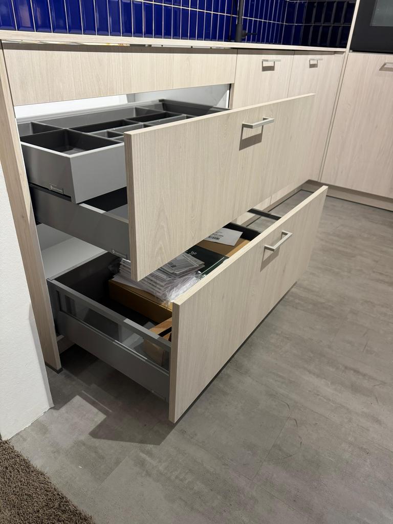 NIEUW Showroom Hoekkeuken + Apparaten + GEDEMONTEERD, Ophalen of Verzenden, Nieuw, Hout, Hoekkeuken