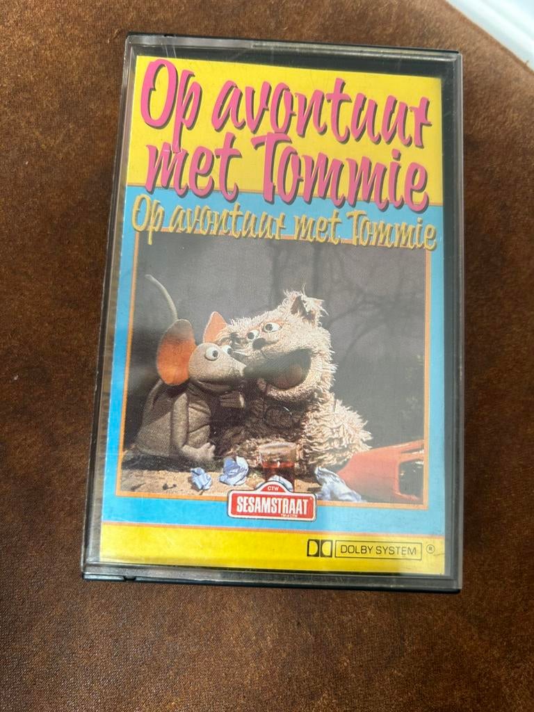 Sesamstraat - op avontuur met tommie, Ophalen of Verzenden, Zo goed als nieuw, 1 bandje