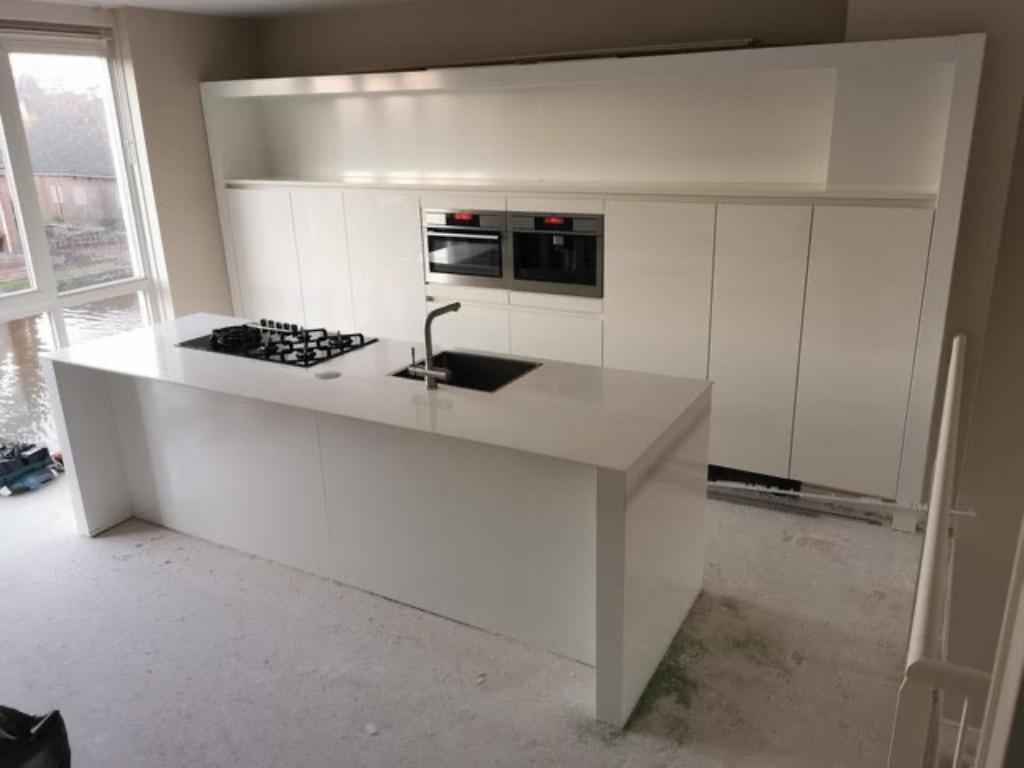 ⭐ TWEEDEHANDSKEUKENSWINKEL KEUKENS BESPAAR TOT WEL 70% ⭐, Huis en Inrichting, Keuken | Complete keukens, Ophalen, Wit, Hoekkeuken