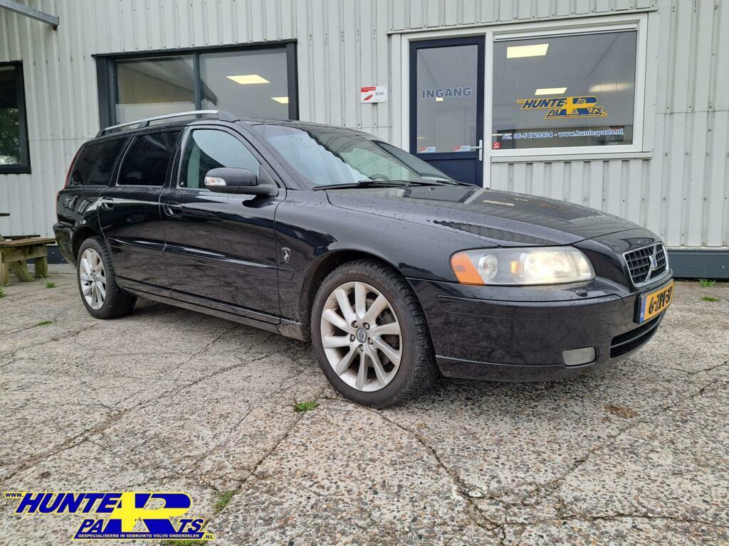 Volvo V70 2.4 D5 Momentum , Kleurcode 452, Gebruikt