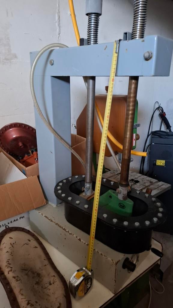 Orthopedische pers met diepe bak, Antiek en Kunst, Antiek | Naaimachines, Ophalen of Verzenden