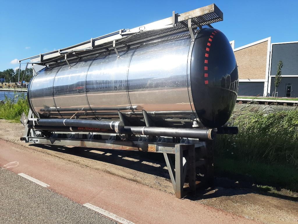 div. tank ook op slede, RVS geisoleerde tank 18000 liter, Ophalen