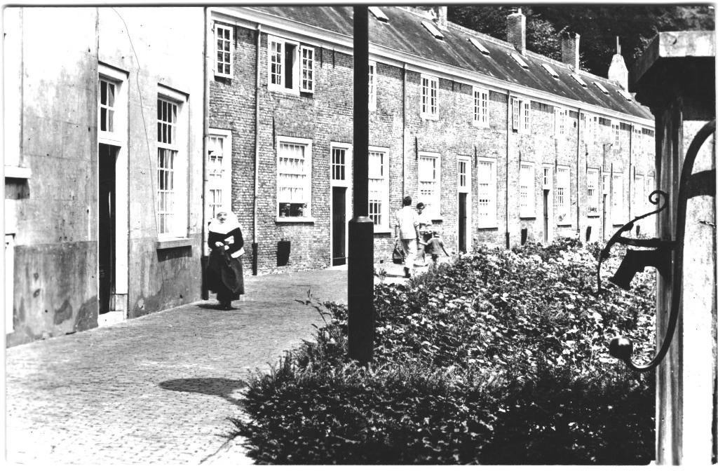 965574 Breda Het Begijnhof 1969 Gelopen met postzegel, Ophalen of Verzenden, 1960 tot 1980, Gelopen, Noord-Brabant