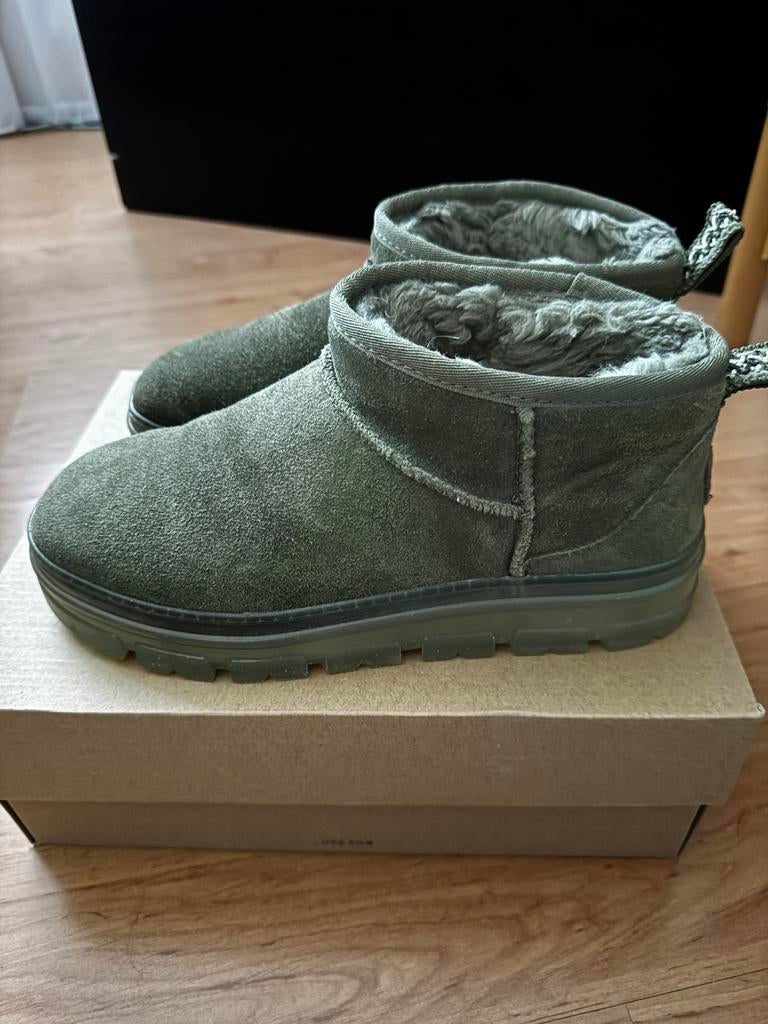 Te koop z g a n Ugg, Kleding | Dames, Schoenen, Lage of Enkellaarzen, Ophalen of Verzenden, Zo goed als nieuw, Groen
