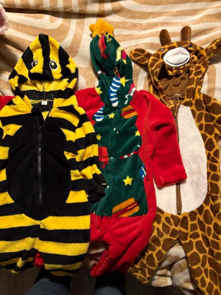 3 Verkleed Onesies Maat 74: Bij, Kerstboom, Giraffe, Ophalen, Gebruikt, Jongen of Meisje