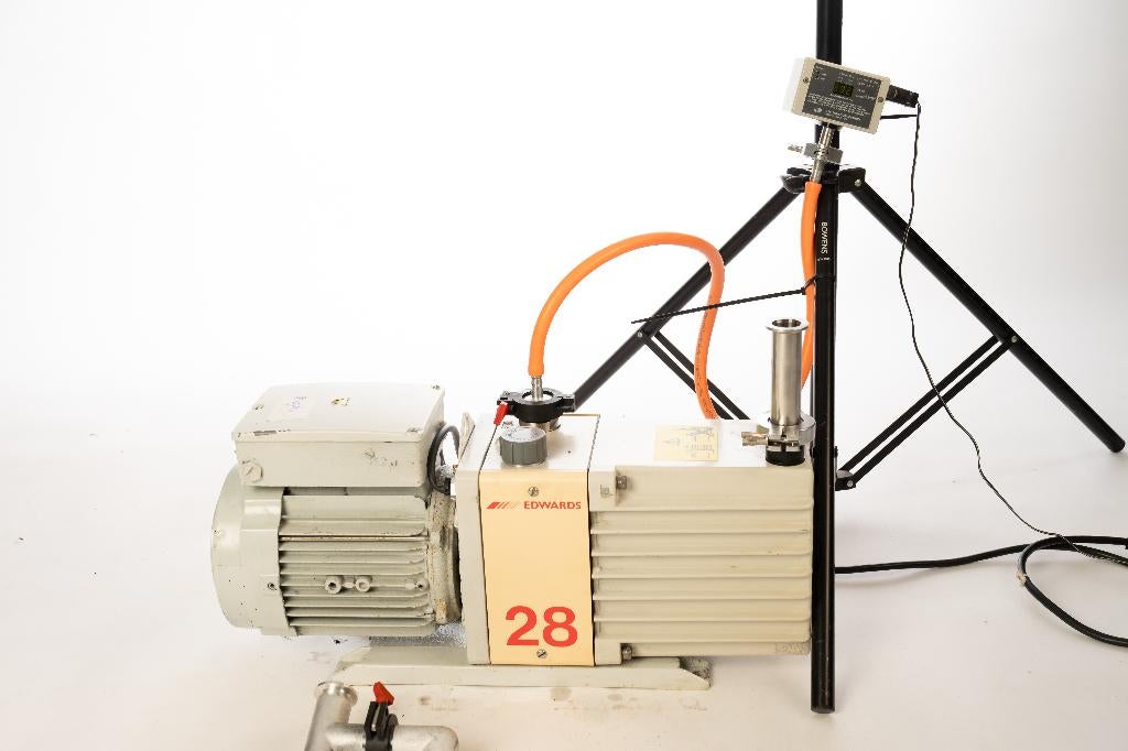 Edwards E2M28 Hoog vacuumpomp, Ophalen, Zo goed als nieuw