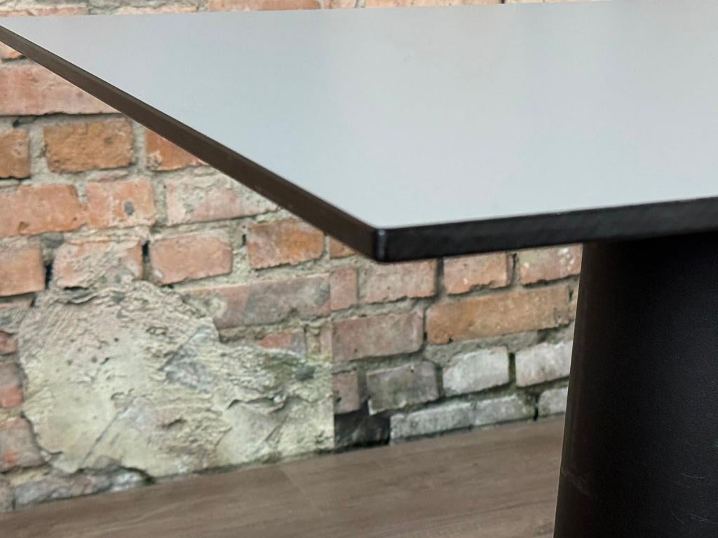 Moooi Container Table bij TheReSales, Huis en Inrichting, Tafels | Eettafels, Ophalen, Kunststof, 50 tot 100 cm, Design