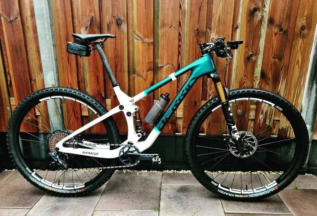Berria Mako Ltd. 1 maat: M 500km "oud", Zo goed als nieuw, 53 tot 57 cm, Ophalen, Overige merken