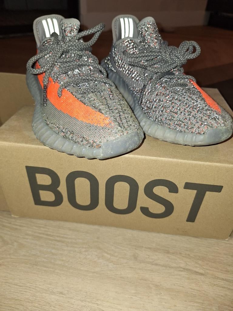 Yeezy Boost 350 grijs maat 39 1/3 1x gedragen, Overige kleuren, Nieuw, Ophalen of Verzenden, Sneakers of Gympen