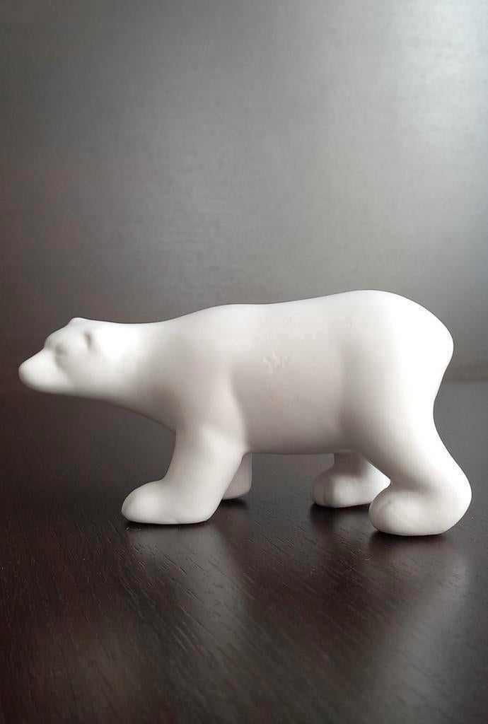Sculptuur Kleine ijsbeer porseleinen ijsbeer beeldje, Antiek en Kunst, Antiek | Porselein, Ophalen of Verzenden