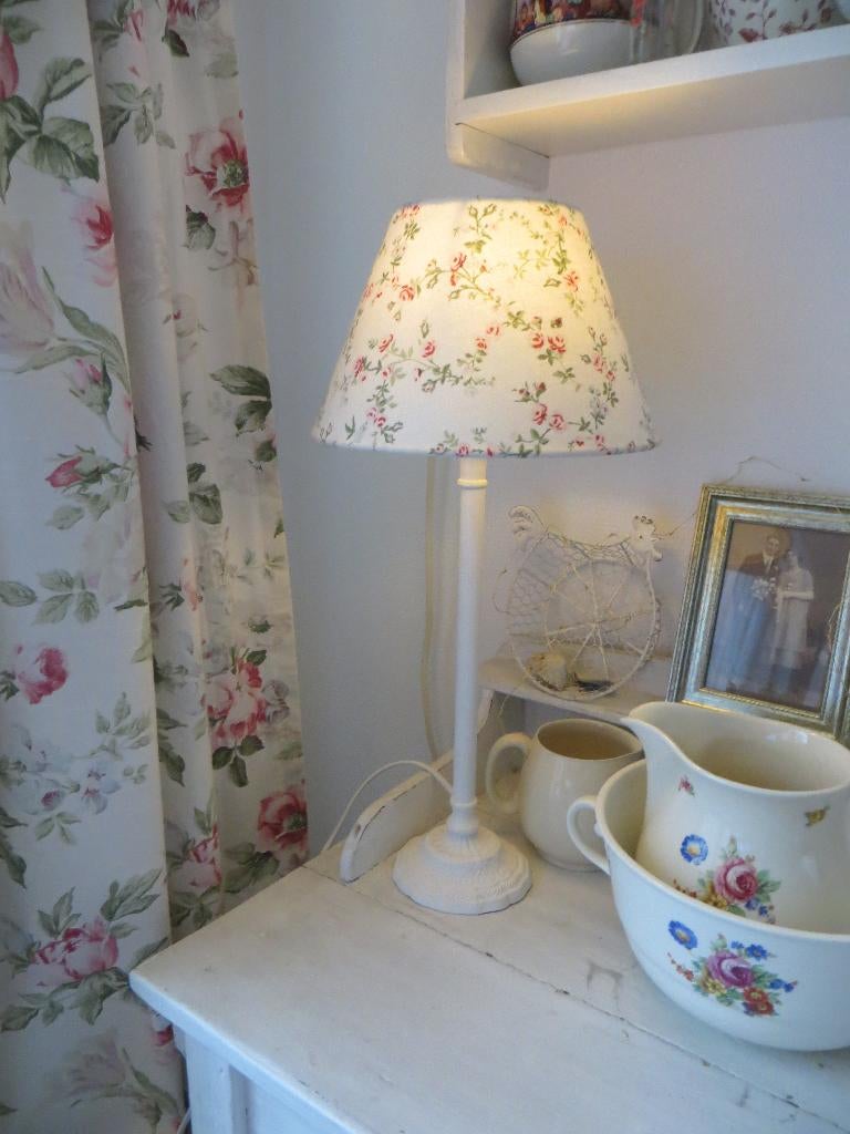 lamp/cath kidston/wit/landelijk/tafellamp/bloemen/AANBIEDING, Landelijk/romantisch, Ophalen of Verzenden, Zo goed als nieuw, Stof