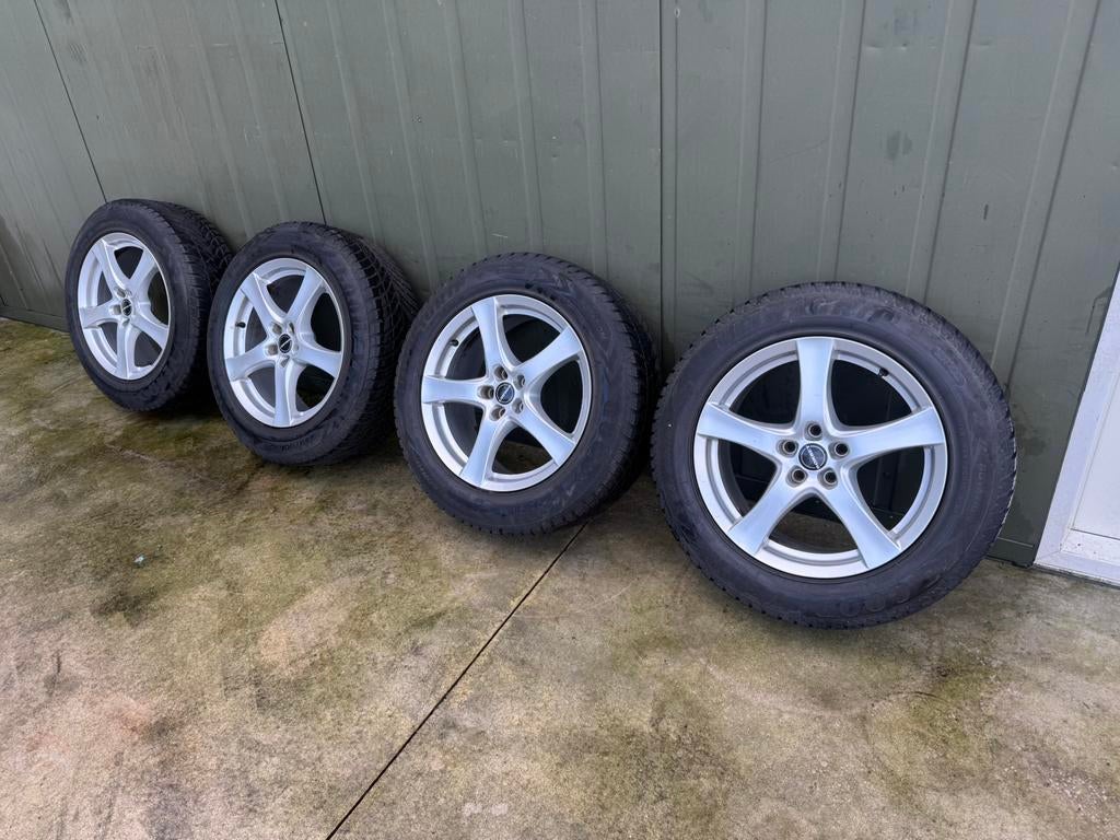 Volvo XC60 winterwielen 18 Inch Borbet Goodyear, Auto-onderdelen, Banden en Velgen, Ophalen, 18 inch, Banden en Velgen, Winterbanden