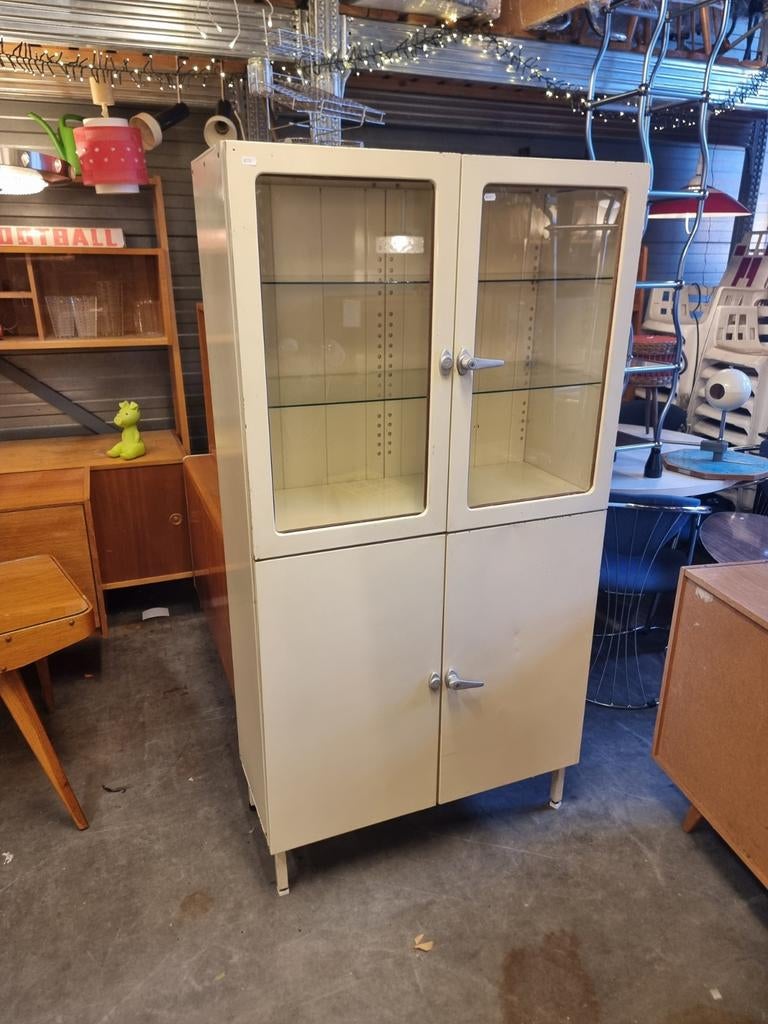 Vintage vitrinekast buffetkast jaren 50 60 industrieel, Huis en Inrichting, Kasten | Vitrinekasten, Gebruikt, Minder dan 100 cm