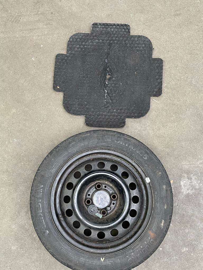 Reservewiel bmw e30 en beschermmat, Ophalen, Gebruikt, 15 inch, Banden en Velgen