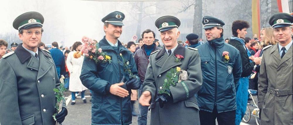 Volkspolizei Politie Officier Pet DDR Deutsland Zoll Douane, Ophalen of Verzenden, Overige soorten, Duitsland, Overige typen