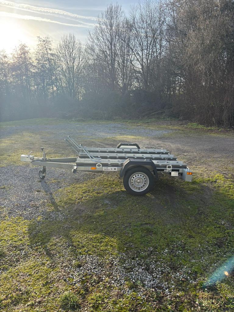 Kantelbare motortrailer te huur!