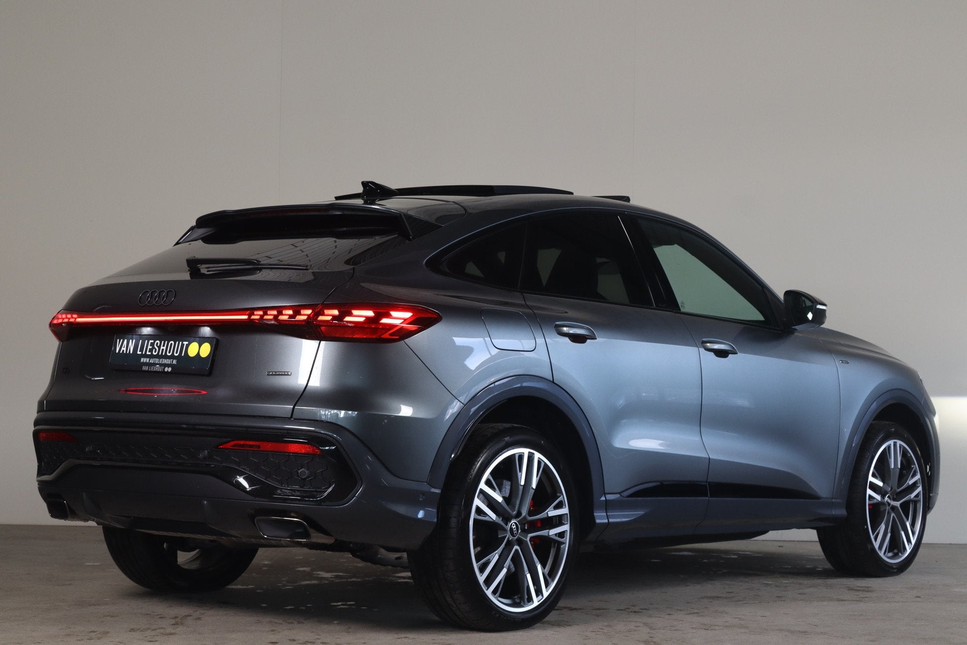 Audi Q5 Sportback 2.0 TFSI e-hybrid quattro S Competition Pa, Automaat, Gebruikt, 4 cilinders, 38 km/l