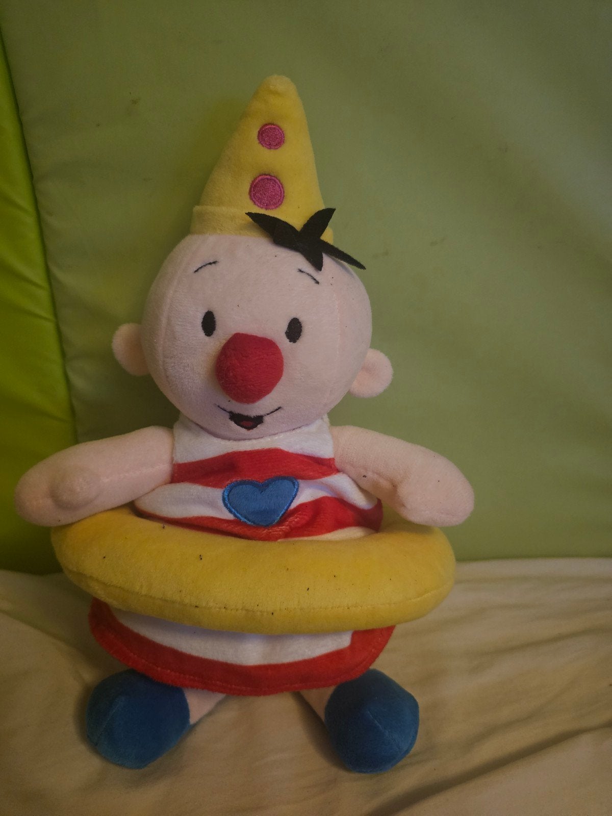 Leuke knuffelclown met zwemband en feestmuts, Gebruikt, Overige typen, Ophalen of Verzenden, Middelgroot (20 tot 80 cm)