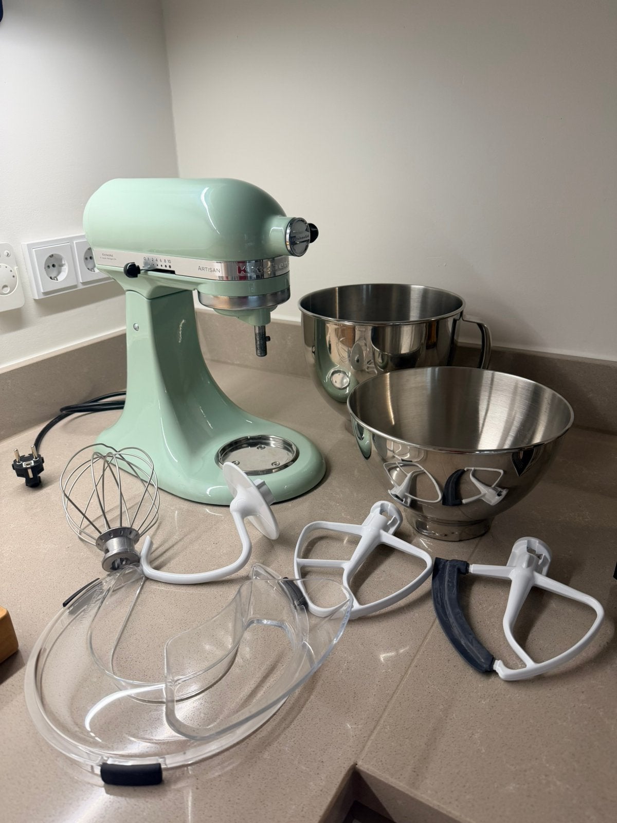 KitchenAid keukenmixer Artisan Pistache, zgan, extra’s, 4 liter of meer, 3 snelheden of meer, Ophalen of Verzenden, Zo goed als nieuw