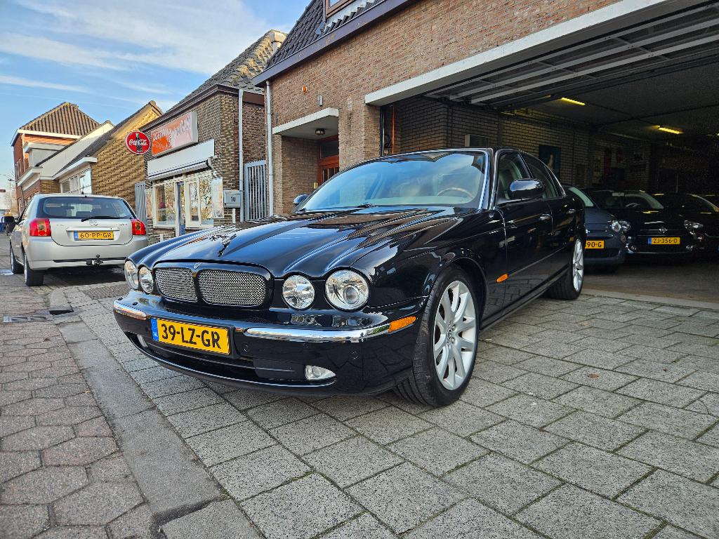 Jaguar XJ 4.2 V8 Executive AUT 2003 Zwart, Automaat, Achterwielaandrijving, Bluetooth, Zwart