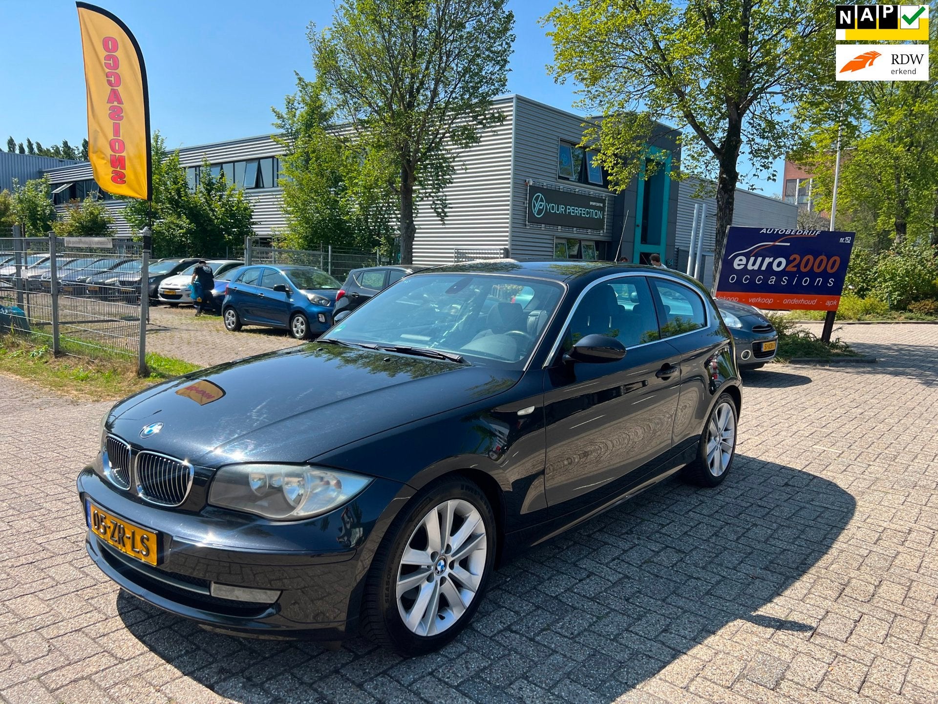 BMW 1-serie 118i Business Line - AUTOMAAT - NETTE STAAT !, Auto's, BMW, Zwart, 4 stoelen, Zwart, Origineel Nederlands