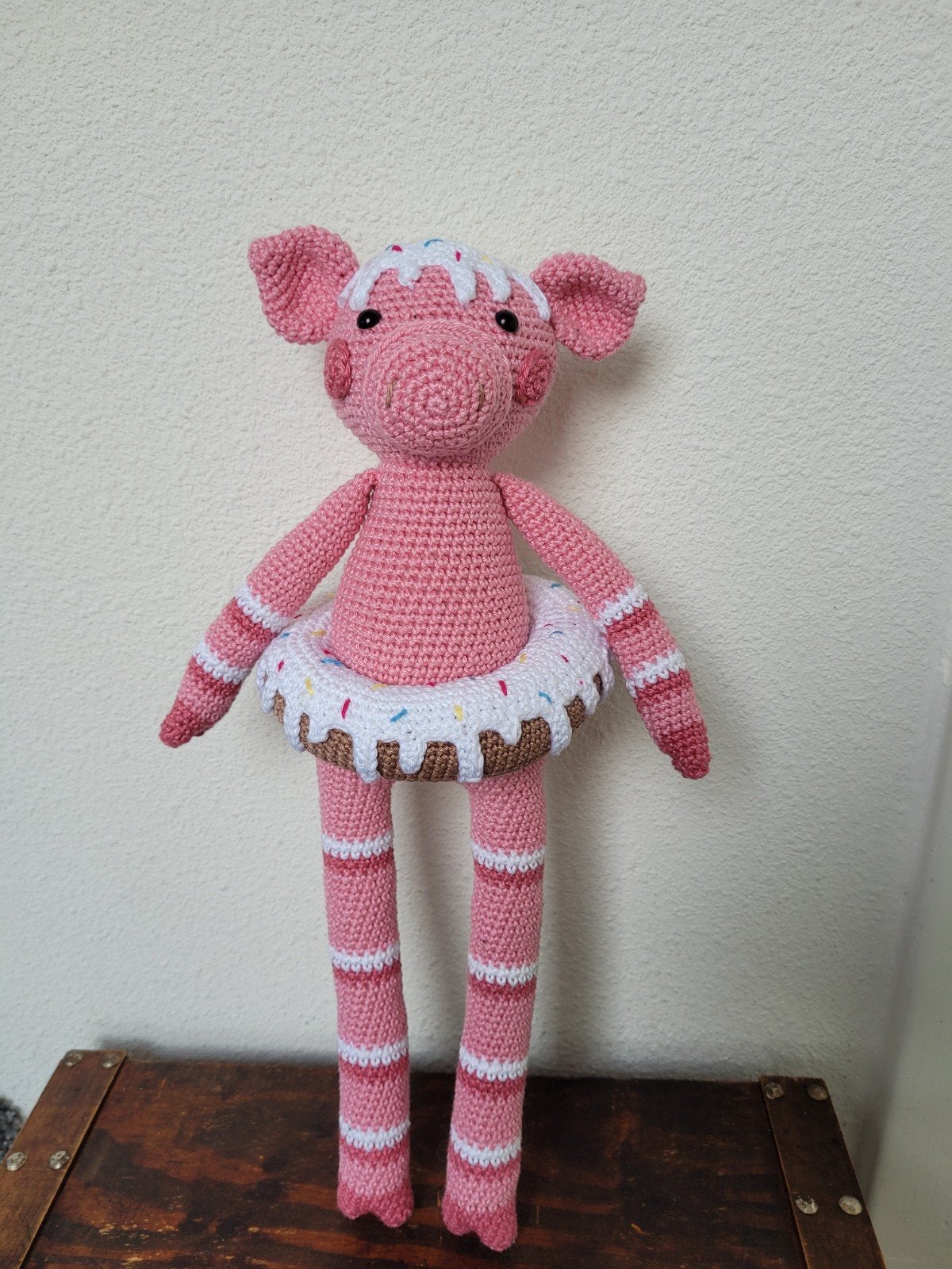 Gehaakte varken knuffel met donut en glazuur, Nieuw, Ophalen of Verzenden, Middelgroot (20 tot 80 cm), Roze