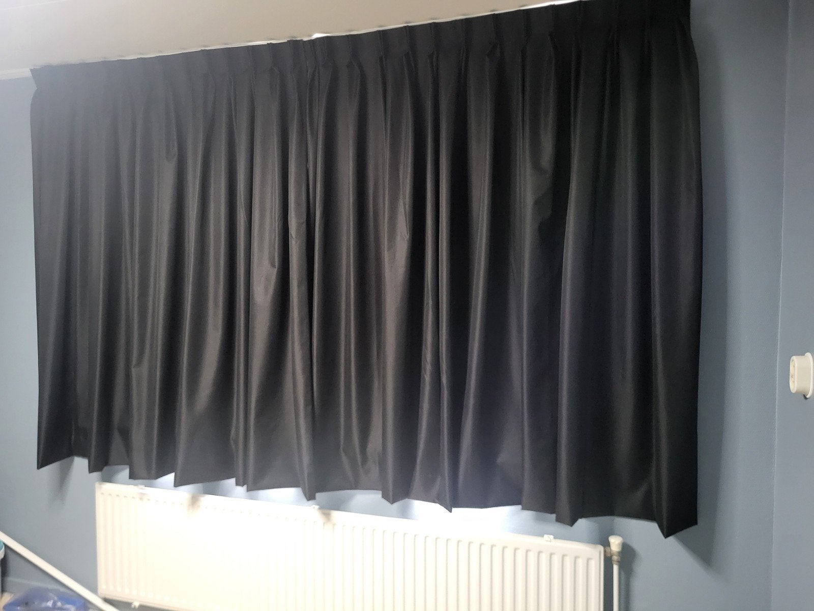Zwarte verduisterende gordijnen, 2 stuks, Verduisterend, Zwart, 170 cm, Nieuw