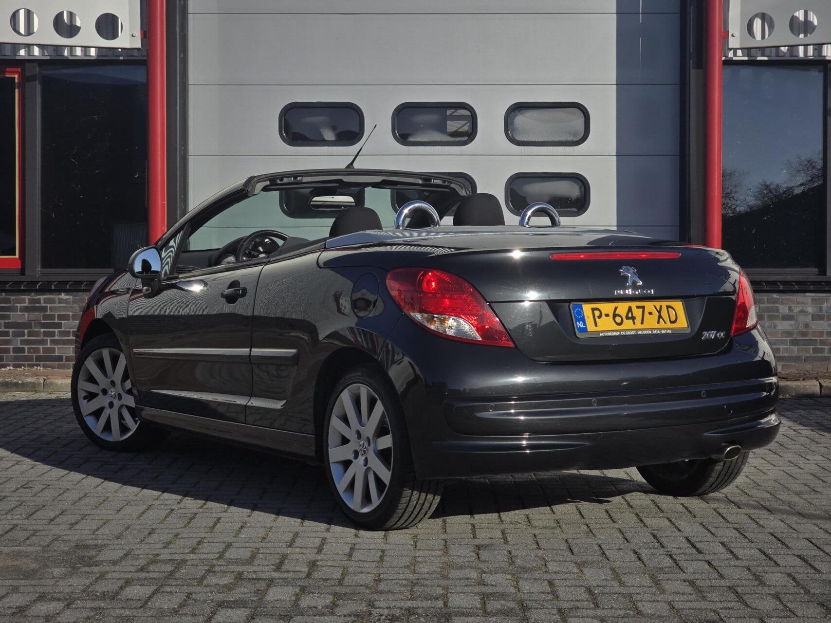 Peugeot 207 CC 1.6 VTi Griffe Cabrio Clima/Cruise/PDC/LMV, Voorwielaandrijving, Euro 5, Gebruikt, Zwart
