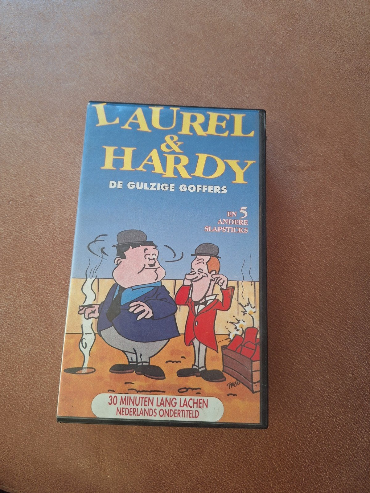 Laurel & Hardy VHS - De Gulzige Goffertjes, Cd's en Dvd's, VHS | Film, Nederlands ondertiteld, Alle leeftijden, Ophalen of Verzenden