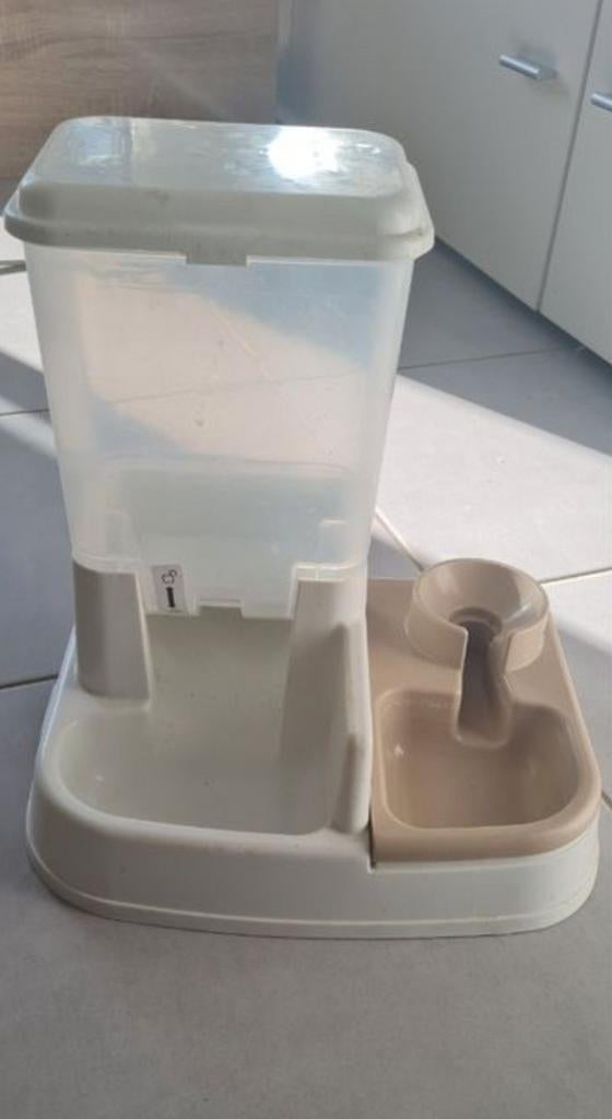 Automatische voer en water- dispenser voor kat of hond., Ophalen of Verzenden