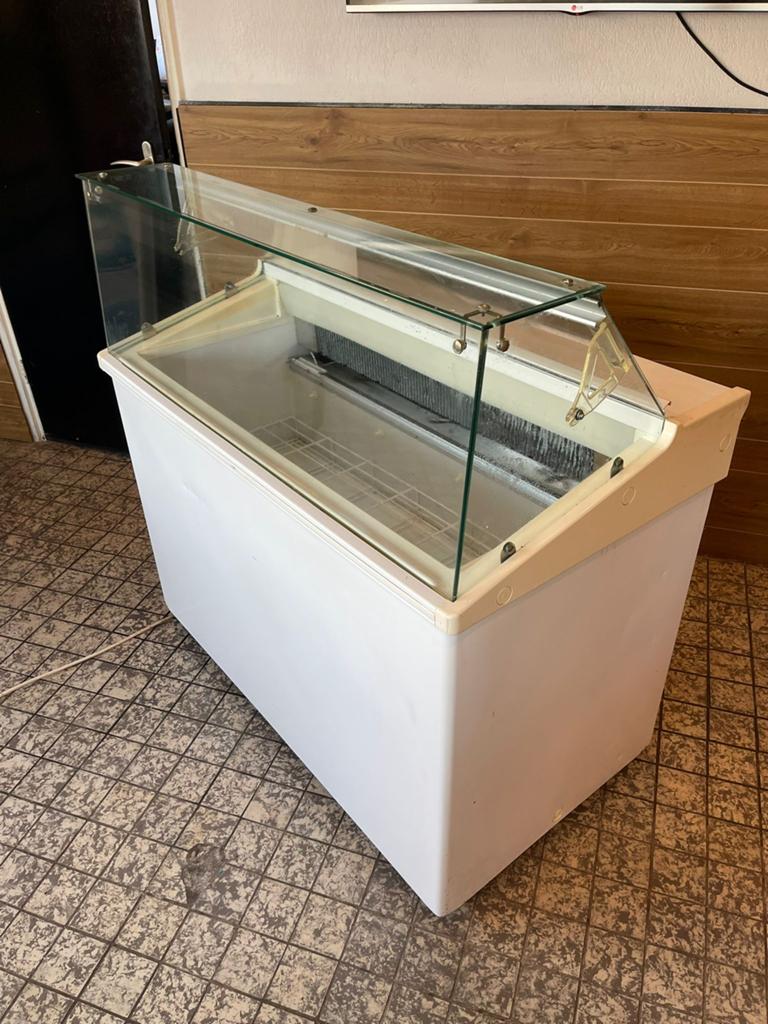Schepijs vitrine toonbank, Ophalen of Verzenden, Zo goed als nieuw, 160 cm of meer